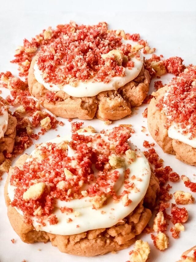 Strawberry Crunch Cake Cookies Story